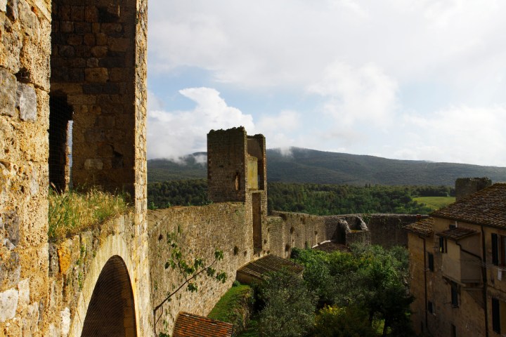 4. Monteriggioni falak